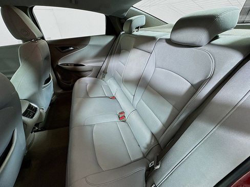 Used 2017 Chevrolet Malibu LT image 20