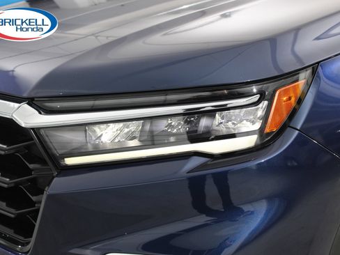 Used 2023 Honda Pilot Touring image 9