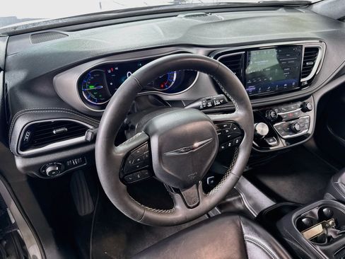 Used 2023 Chrysler Pacifica Touring-L w/ S Appearance Package FWD image 22