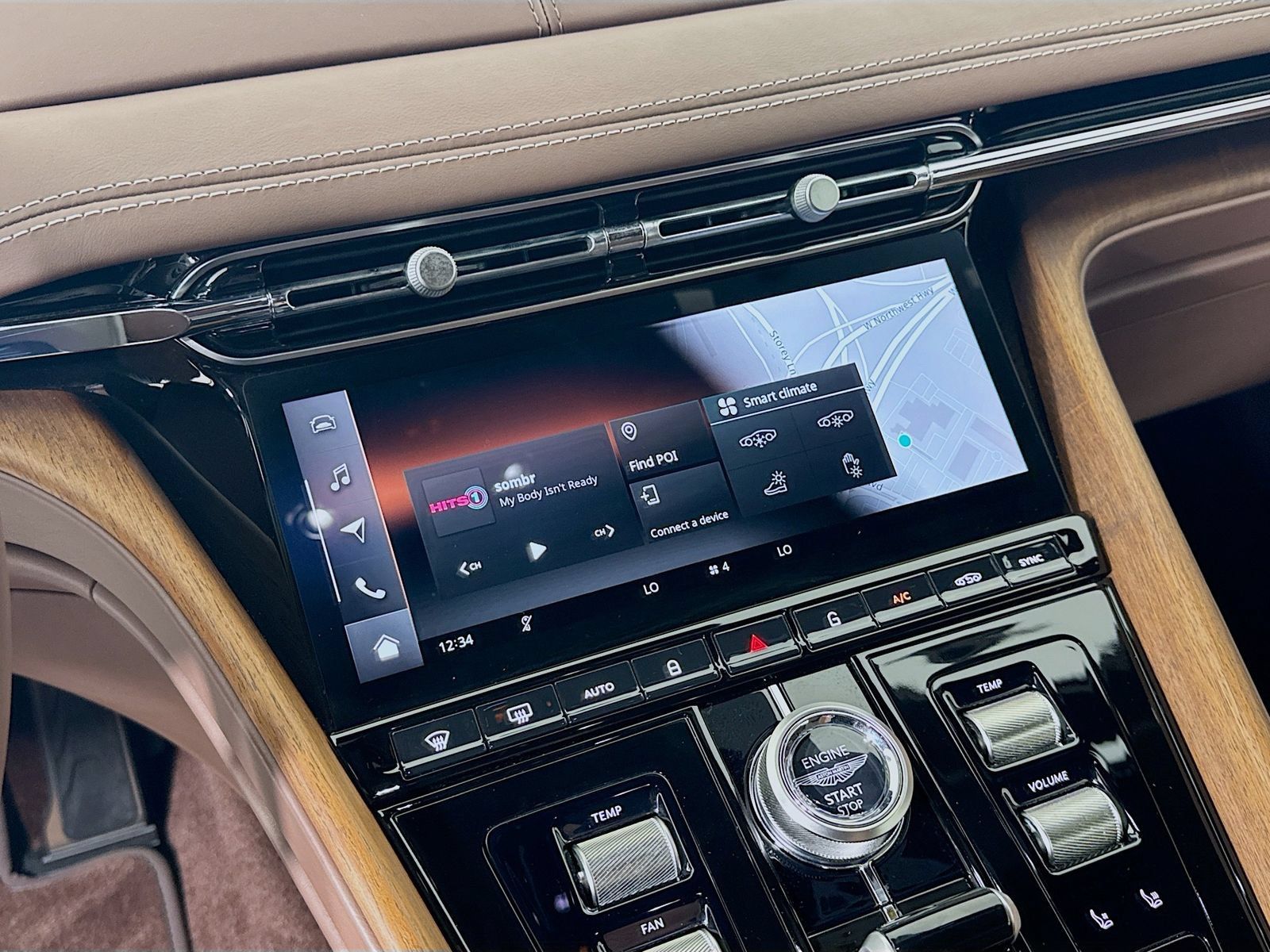 Used 2024 Aston Martin DB12 Coupe RWD image 13