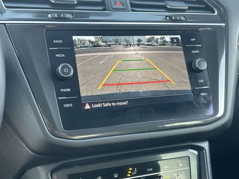 Used 2023 Volkswagen Tiguan SE w/ Panoramic Sunroof Package FWD image 24