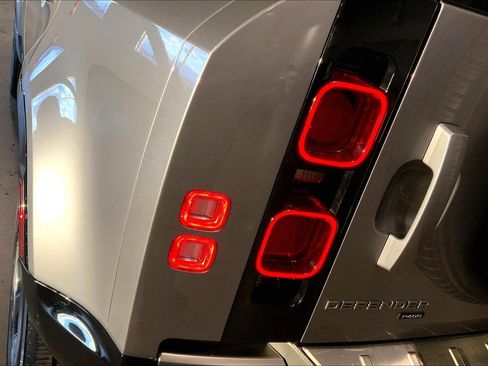 Used 2023 Land Rover Defender 110 X-Dynamic SE image 28