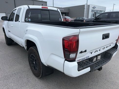 Used 2022 Toyota Tacoma SR5 AWD/4WD image 6