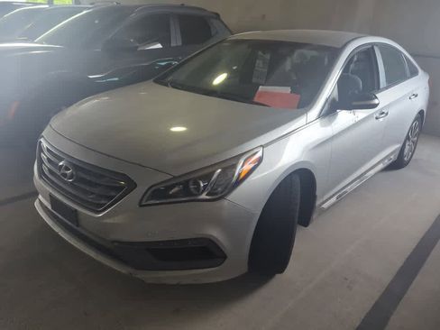 Used 2016 Hyundai Sonata Sport w/ Option Group 02 FWD image 2