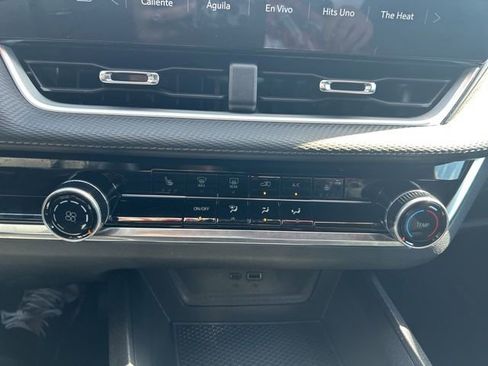 Used 2025 Chevrolet Equinox LT FWD image 19