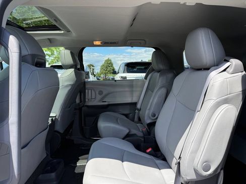 Used 2024 Toyota Sienna XLE w/ XLE Plus Package AWD/4WD image 16