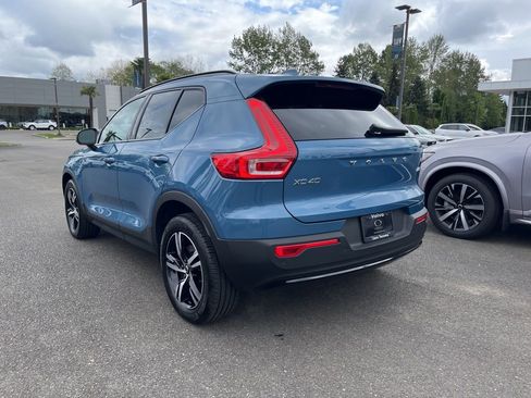Used 2024 Volvo XC40 B5 Core AWD/4WD image 3