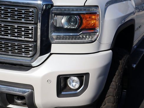 Used 2018 GMC Sierra 2500 Denali w/ Duramax Plus Package image 9