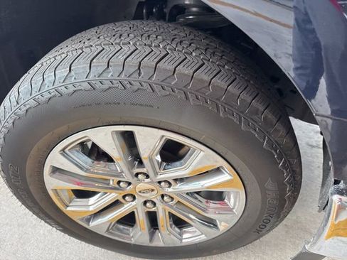 Used 2025 Ford F150 Lariat w/ Equipment Group 501A Mid image 9