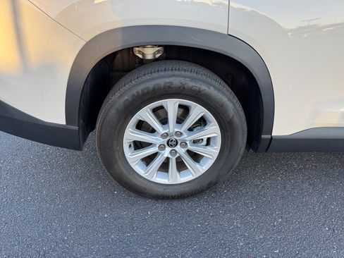 Used 2024 Toyota Grand Highlander AWD Hybrid image 26