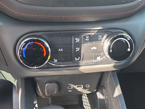 Used 2022 Chevrolet TrailBlazer RS image 31