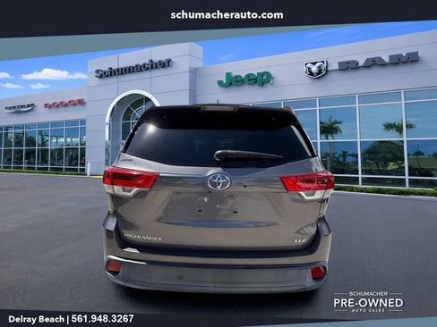 Used 2018 Toyota Highlander XLE FWD image 6