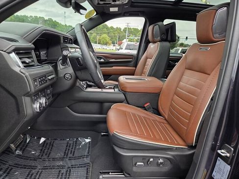 Used 2023 GMC Yukon Denali Ultimate AWD/4WD image 9