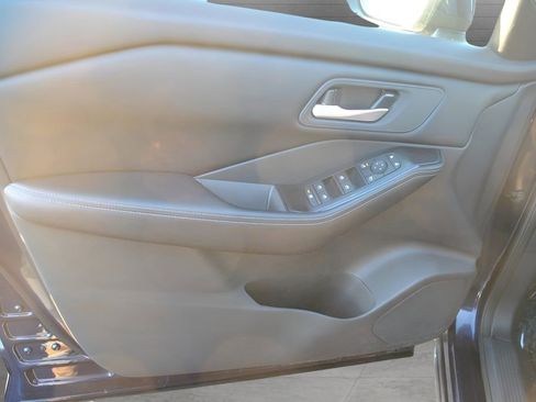 Used 2025 Nissan Rogue SV image 14