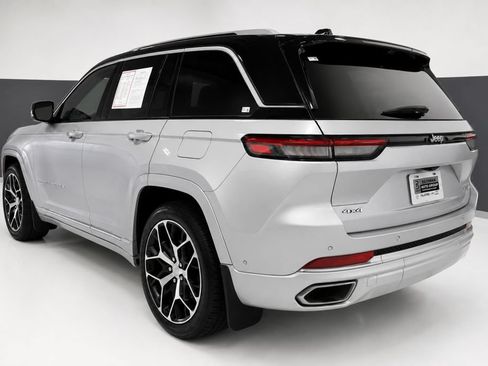 Used 2022 Jeep Grand Cherokee Summit AWD/4WD image 3