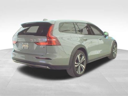 Used 2025 Volvo V60 B5 Cross Country Plus AWD/4WD image 12