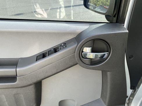 Used 2015 Nissan Xterra S AWD/4WD image 16