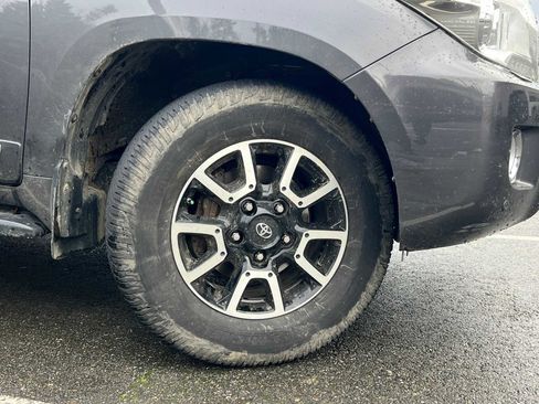 Used 2015 Toyota Land Cruiser image 5