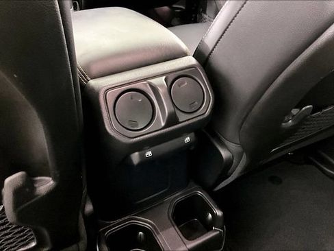 Used 2024 Jeep Gladiator Sport AWD/4WD image 9