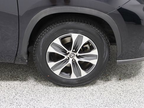 Used 2021 Toyota Highlander XLE image 5