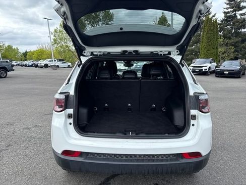 Used 2024 Jeep Compass Latitude AWD/4WD image 8