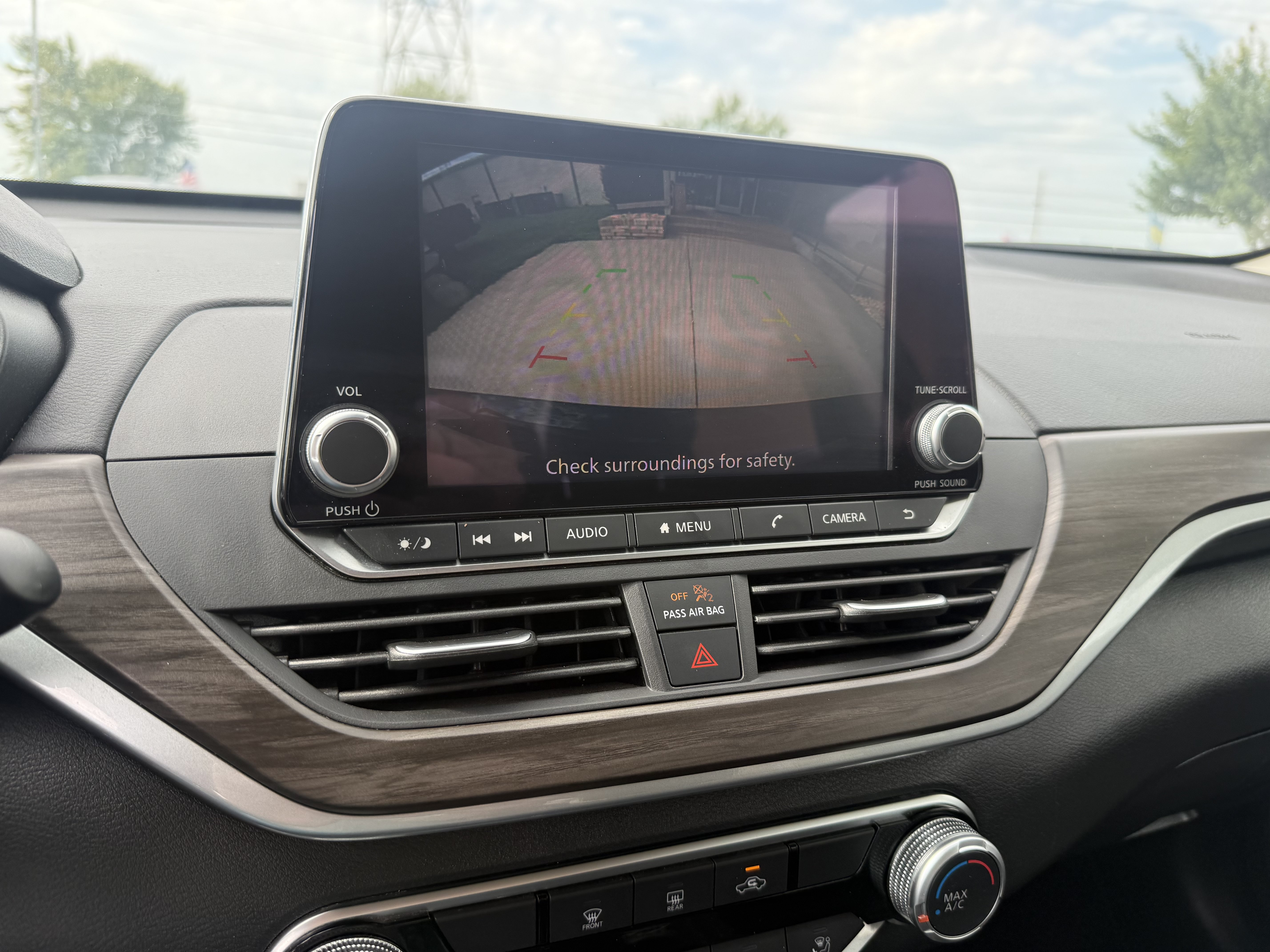 Used 2025 Nissan Altima 2.5 SV FWD image 15