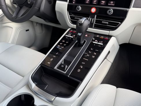 New 2026 Porsche Macan GTS AWD/4WD image 20
