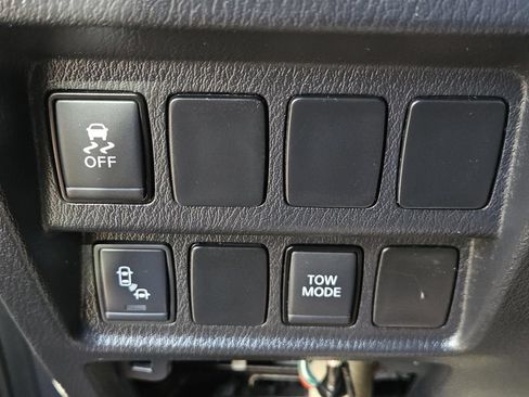 Used 2020 Nissan Pathfinder SV FWD image 18