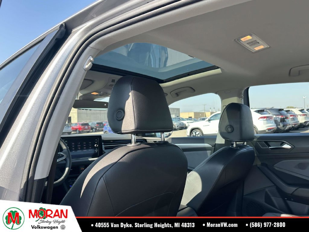 Used 2026 Volkswagen Jetta SE FWD image 13