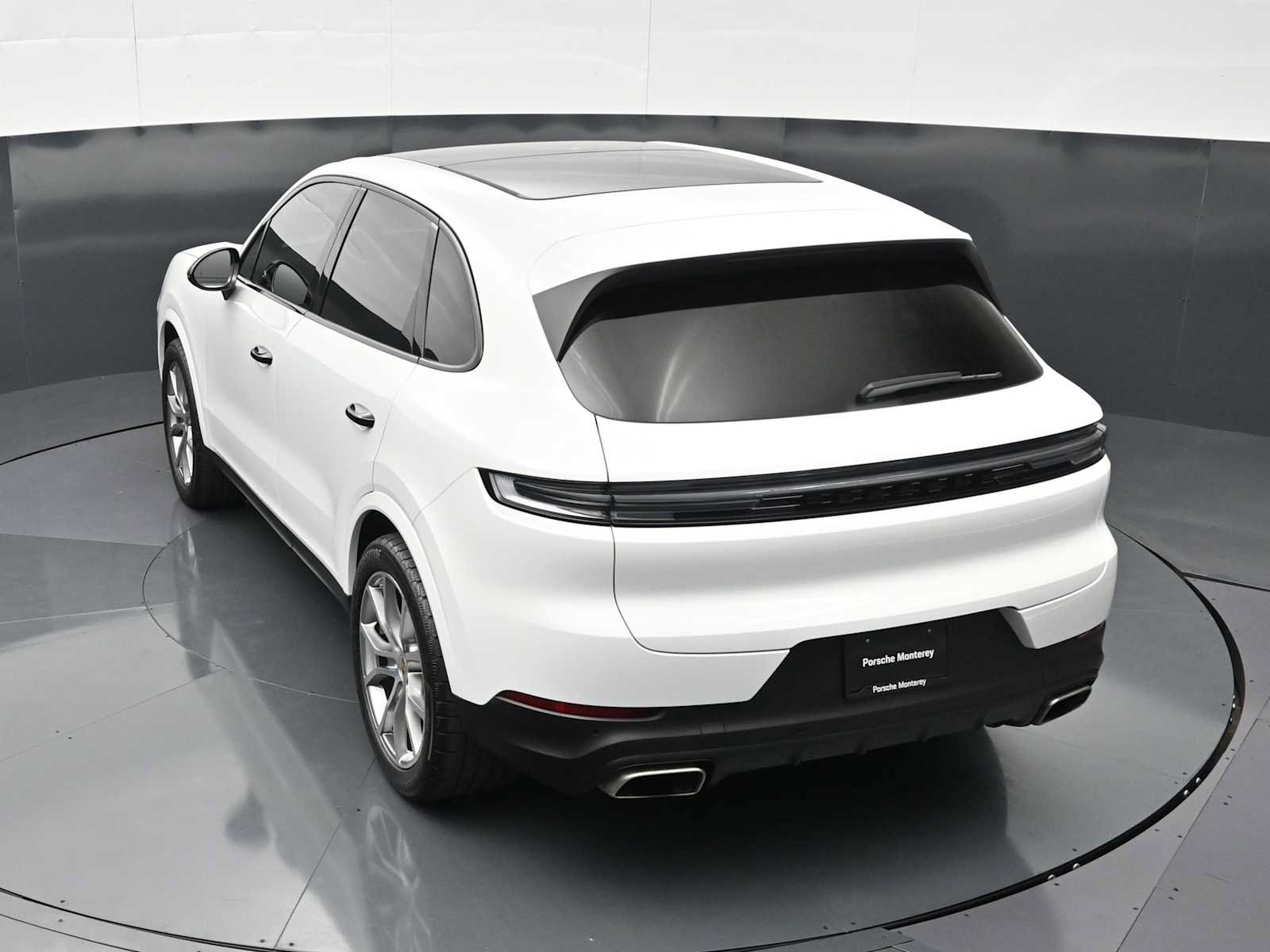 Certified 2024 Porsche Cayenne AWD/4WD image 32