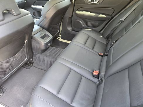 Used 2025 Volvo V60 B5 Cross Country Plus AWD/4WD image 30