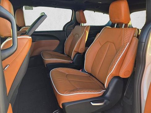 New 2026 Chrysler Pacifica Pinnacle FWD image 16