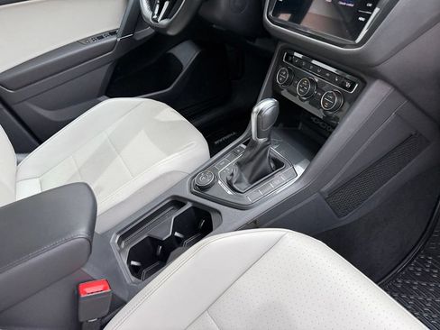 Used 2018 Volkswagen Tiguan SE AWD/4WD image 39