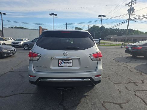 Used 2014 Nissan Pathfinder S AWD/4WD image 7