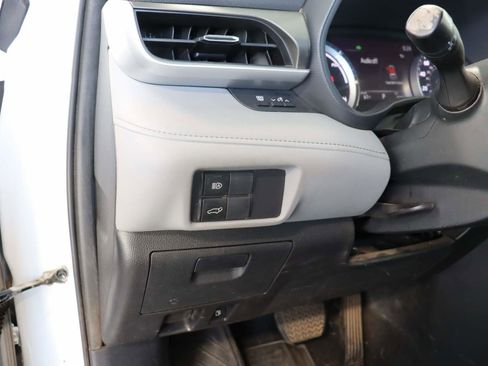 Used 2023 Toyota Highlander LE image 12