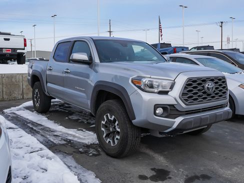Used 2023 Toyota Tacoma TRD Off-Road image 2