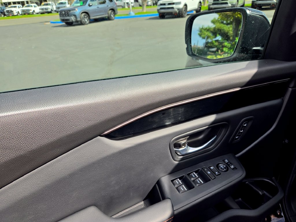 Used 2025 Honda Pilot TrailSport image 30