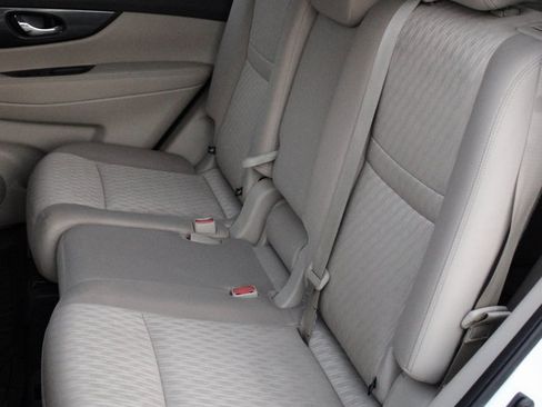 Used 2018 Nissan Rogue SV image 26