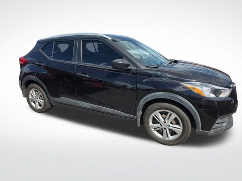 Used 2019 Nissan Kicks S FWD image 4