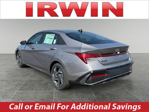 New 2025 Hyundai Elantra SEL image 3