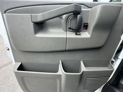Used 2021 GMC Savana 2500 RWD image 21