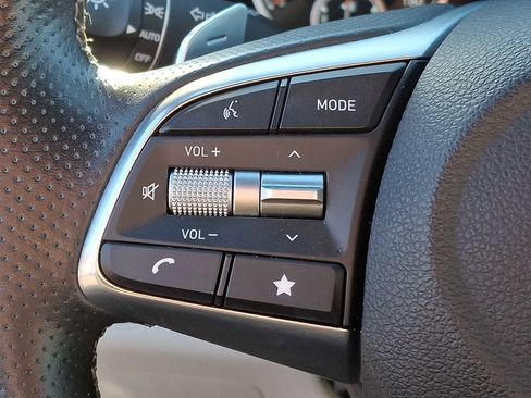 Used 2023 Genesis G70 2.0T image 18