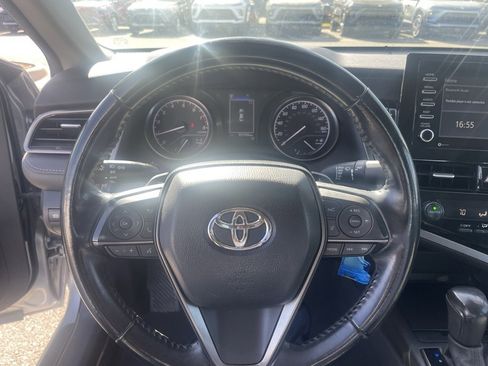 Used 2021 Toyota Camry SE image 11
