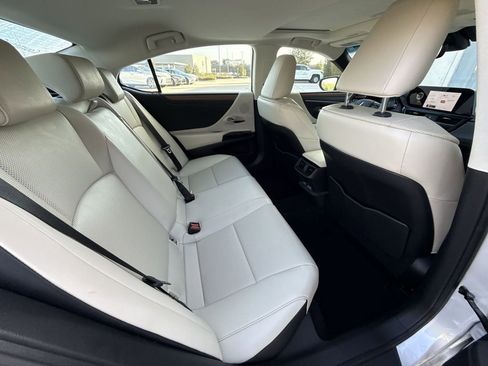 Used 2025 Lexus ES 350 w/ Premium Package FWD image 17