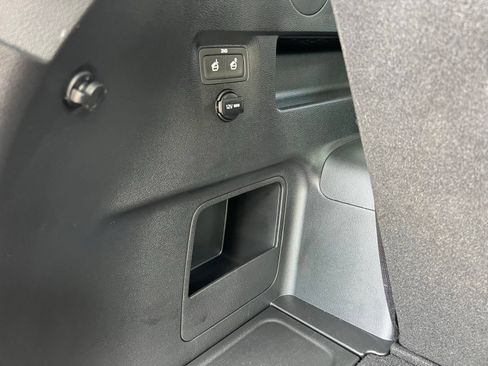 Used 2025 Kia Telluride EX w/ EX Captain's Chair Package FWD image 22