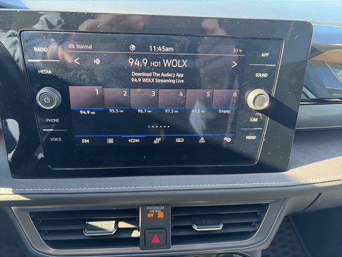 Certified 2025 Volkswagen Taos SE image 19