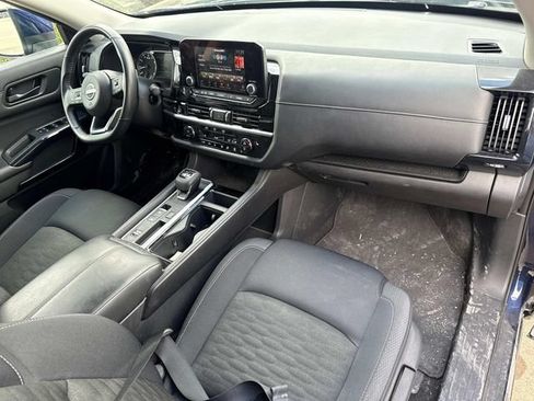 Used 2025 Nissan Pathfinder SV FWD image 18