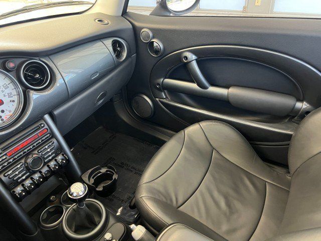 Used 2004 MINI Cooper S FWD image 19