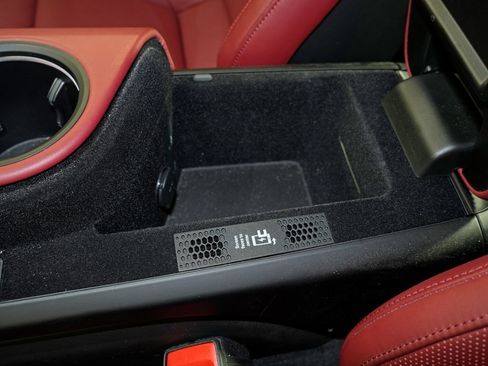 Used 2024 Porsche Taycan 4S w/ Premium Package image 34