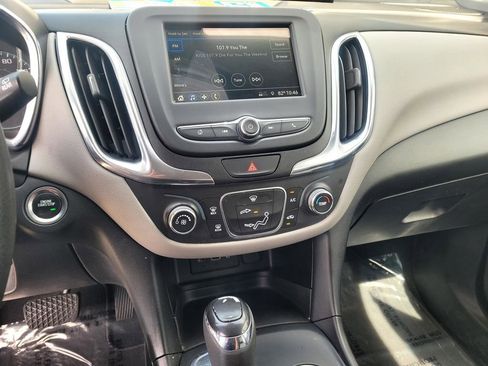 Used 2019 Chevrolet Equinox LS FWD image 18